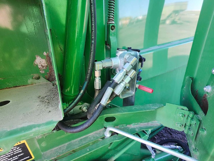 2021-john-deere-560r-image-28