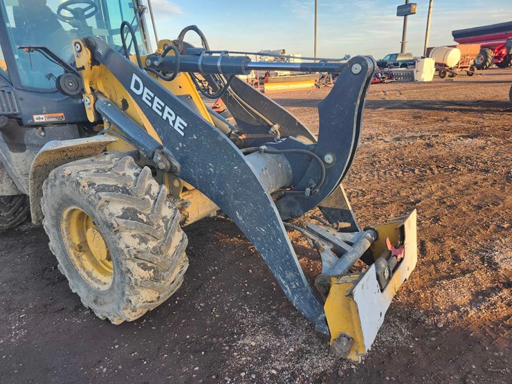 john-deere-324-image-19