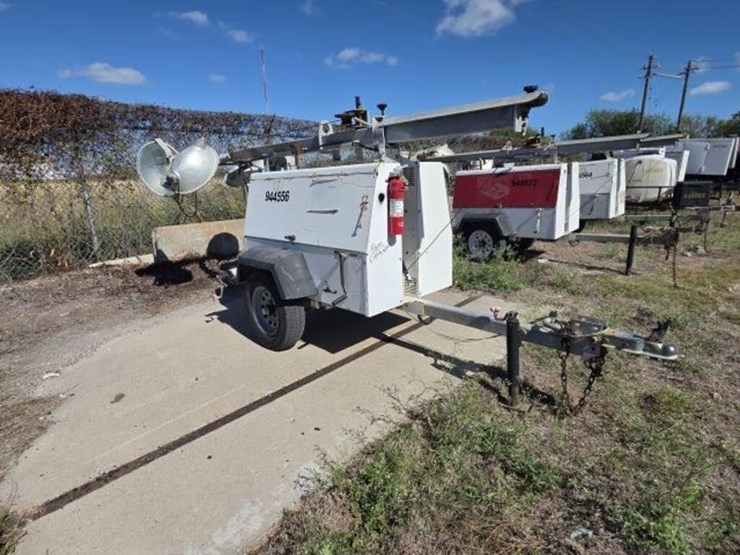 industrial-allmand-mobile-light-tower/-works-image-1