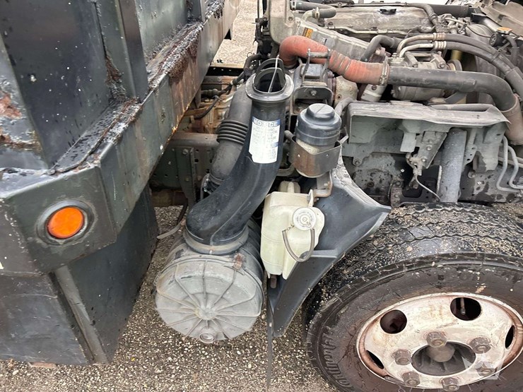 2008-isuzu-npr-image-10