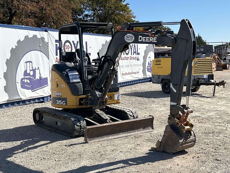 2017-deere-35g-image-4