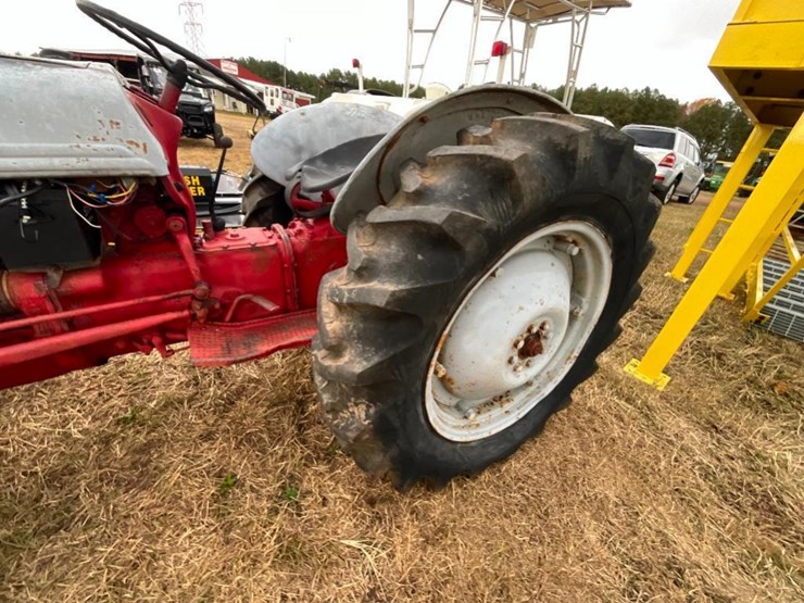 1950-ford-8n-image-3