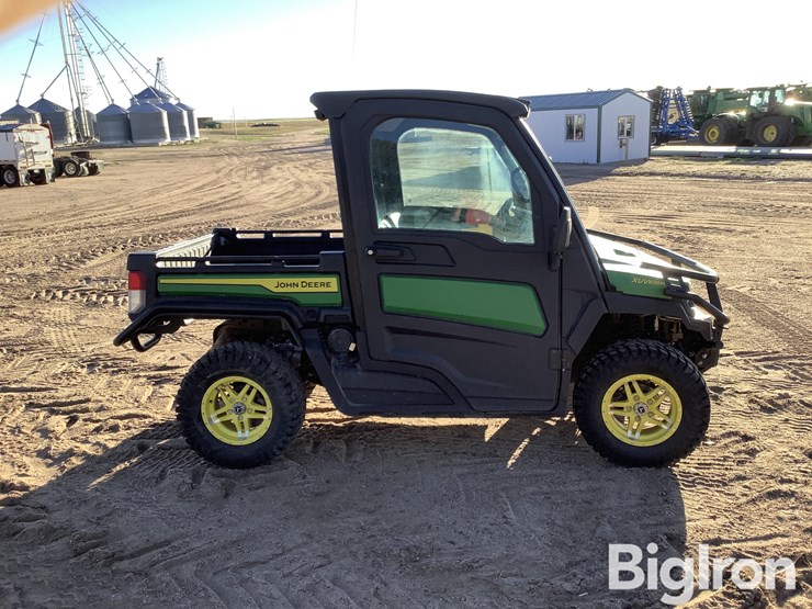 2023-john-deere-gator-image-4