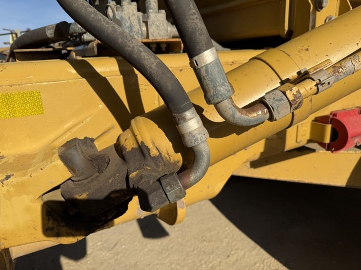 2010-caterpillar-740-image-26
