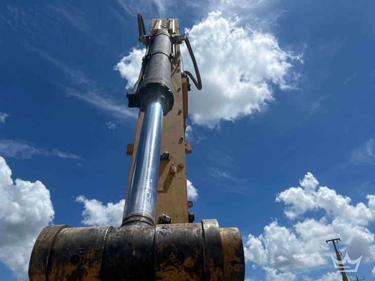 2016-caterpillar-349fl-image-26