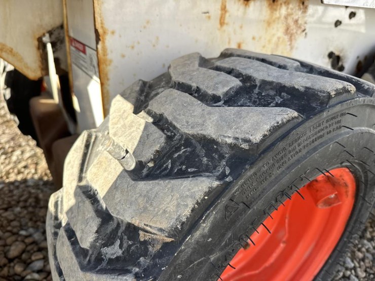 2015-bobcat-s70-image-41