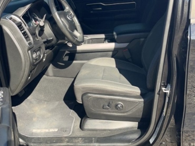 2019-ram-1500-big-horn-image-11