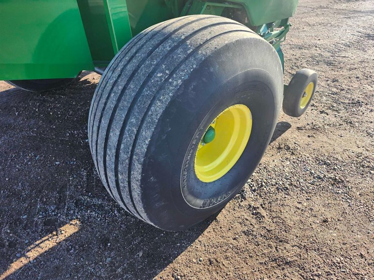 2023-john-deere-560m-image-49