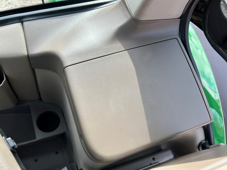 2014-john-deere-8270r-image-35