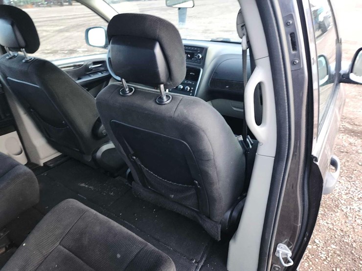 2015-dodge-grand-caravan-image-44