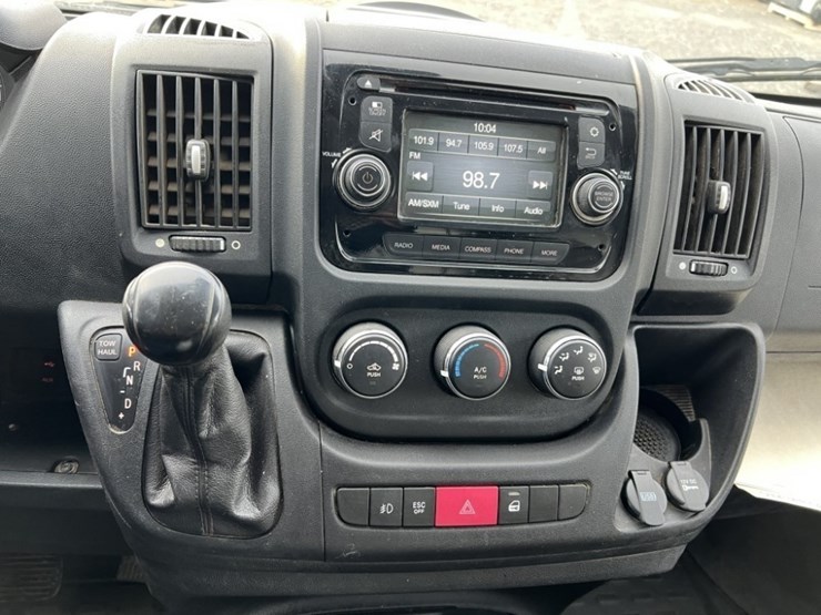 2015-ram-promaster-2500-image-27