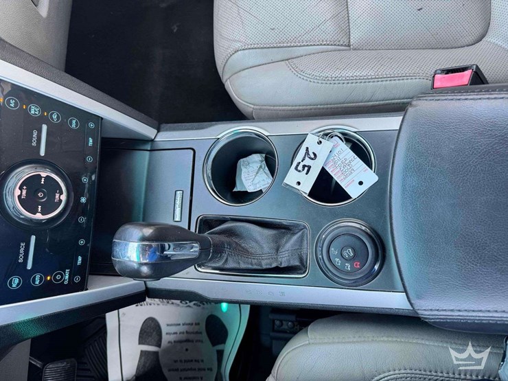 2011-ford-explorer-limited-image-17