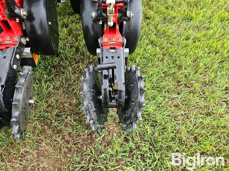 2007-white-8524c-24r20-planter-image-19