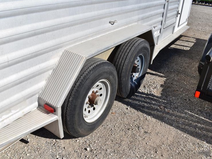 2009-6'-8"-featherlite-aluminum-livestock-trailer-w/-tack-room-(vin-#-4fg-b-image-8