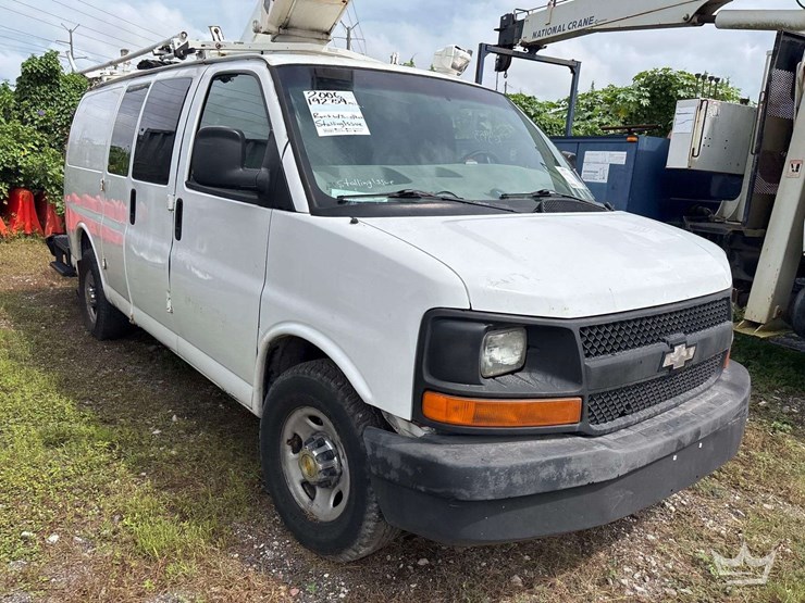 2006-chevrolet-express-3500-image-38