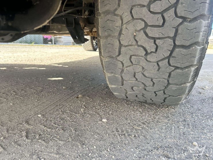 2014-chevrolet-silverado-1500-high-country-image-31