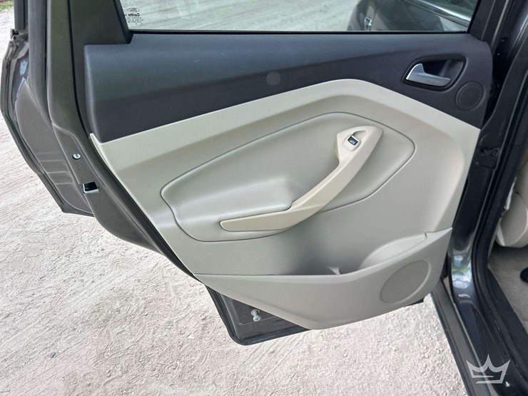 2015-ford-escape-image-18