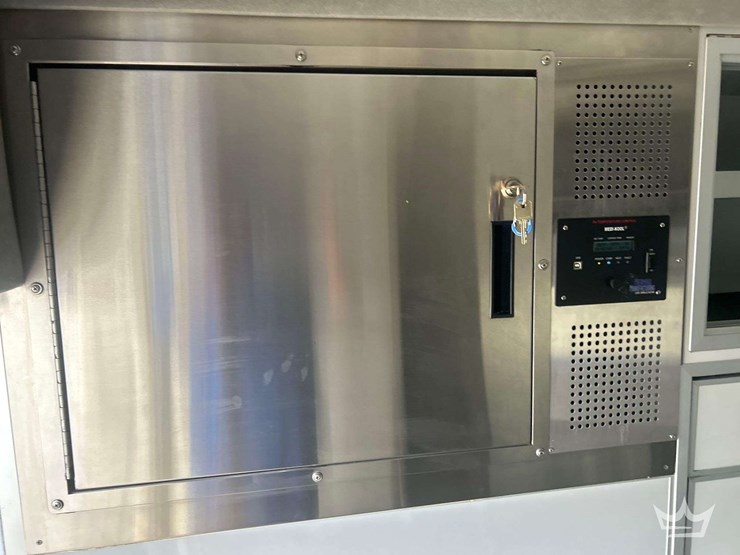 2013-ford-f550-image-21