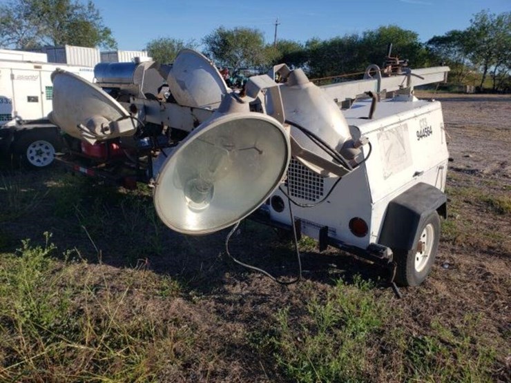 allmand-322pr008-mobile-light-tower/-does-work-image-3