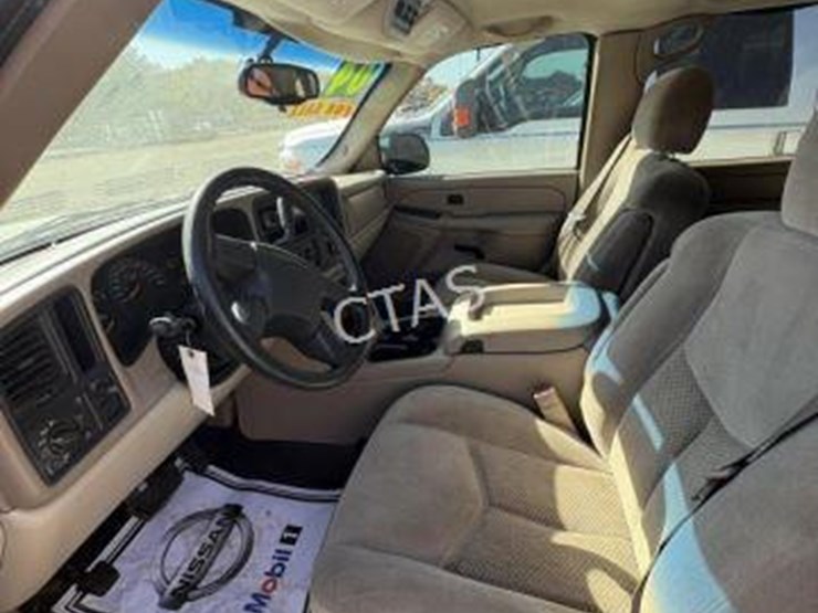 2005-chevrolet-tahoe-image-5