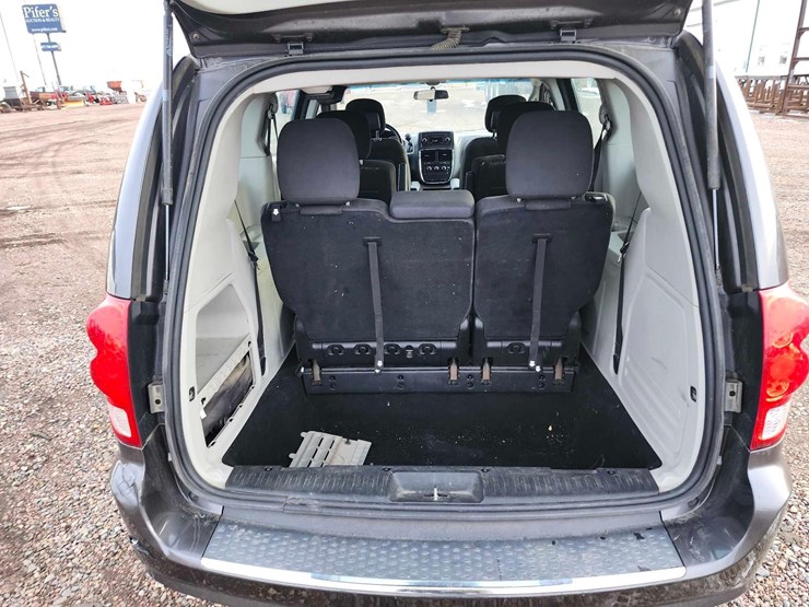 2015-dodge-grand-caravan-image-9