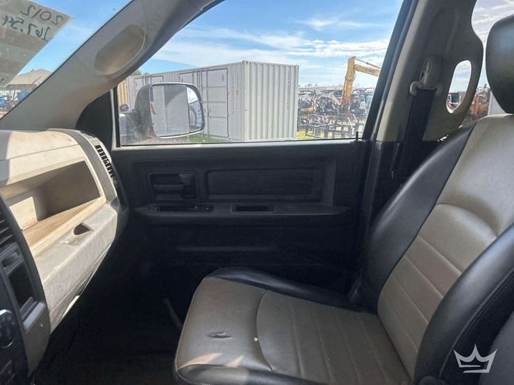 2012-dodge-3500-image-12