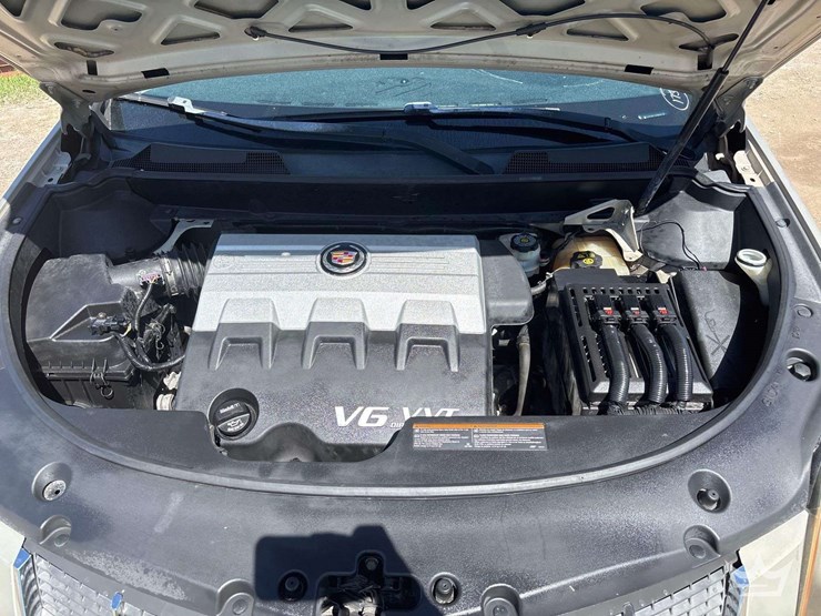 2010-cadillac-srx-image-5