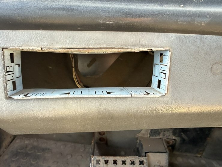 2010-caterpillar-740-image-80