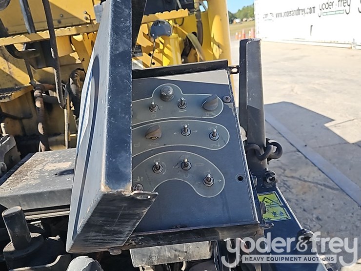 2012-caterpillar-ap-655d-image-31