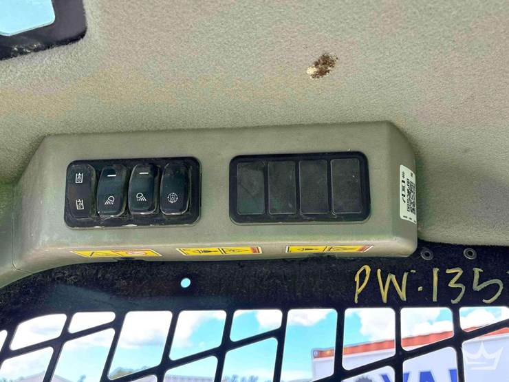 2023-caterpillar-259d3-image-27