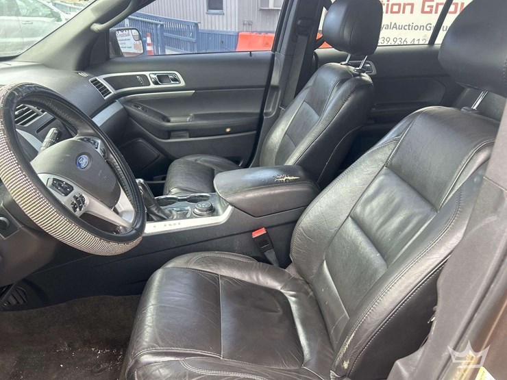 2015-ford-explorer-image-8