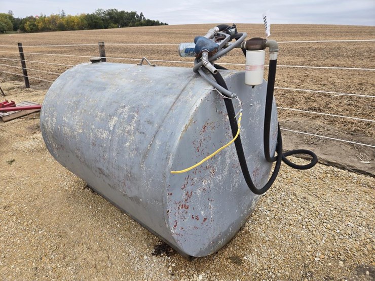 #5944-•-500-gallon-fuel-barrel-w/-pump-image-1