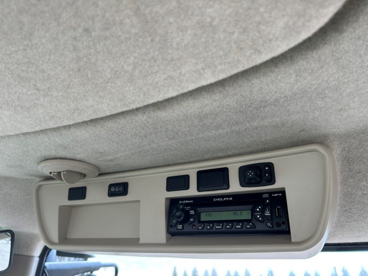 2013-john-deere-9560rt-image-45