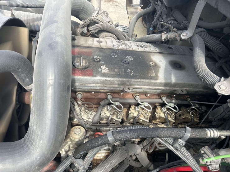 2004-freightliner-fl60-image-19