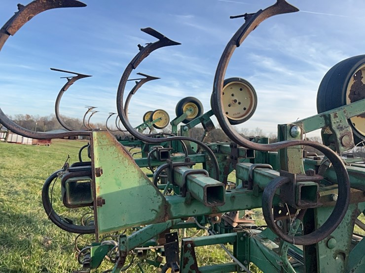 john-deere-8-image-14