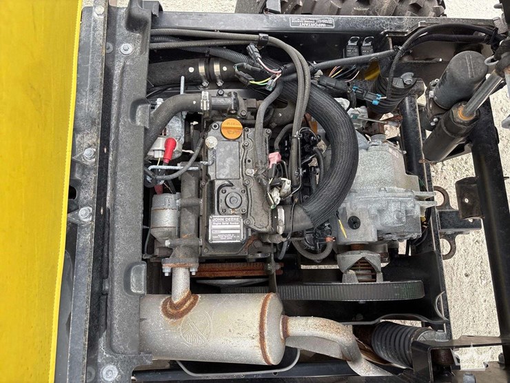 2021-john-deere-gator-image-7