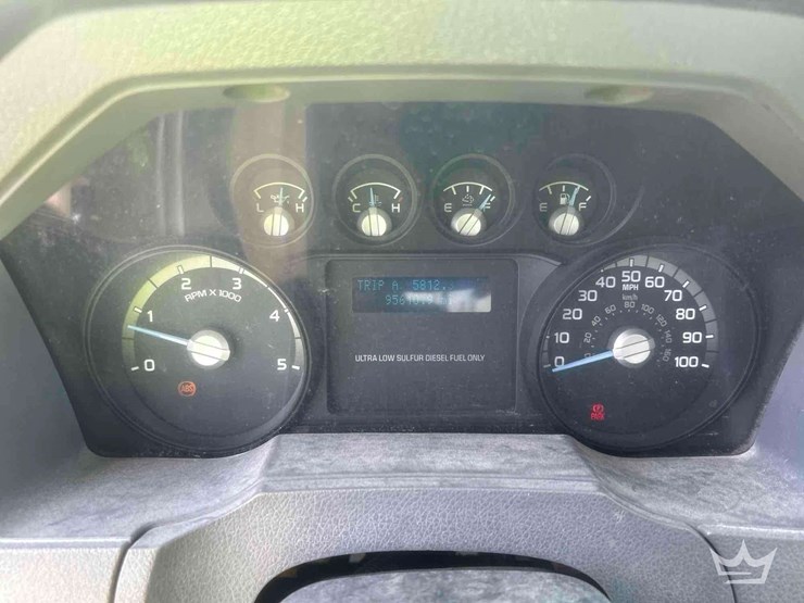 2013-ford-f750-image-10