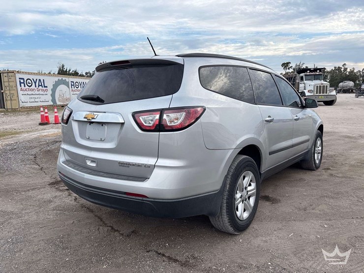 2015-chevrolet-traverse-image-3