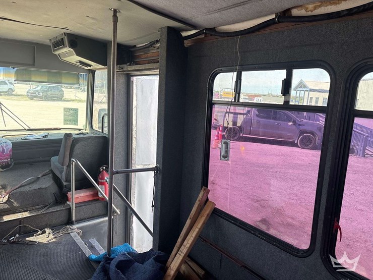 2001-freightliner-mb55-chassis-bus-image-26