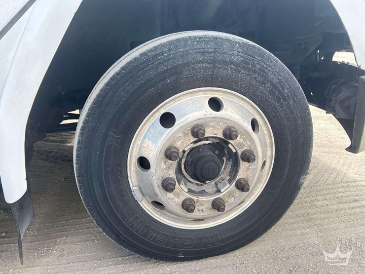 2004-freightliner-fl60-image-49