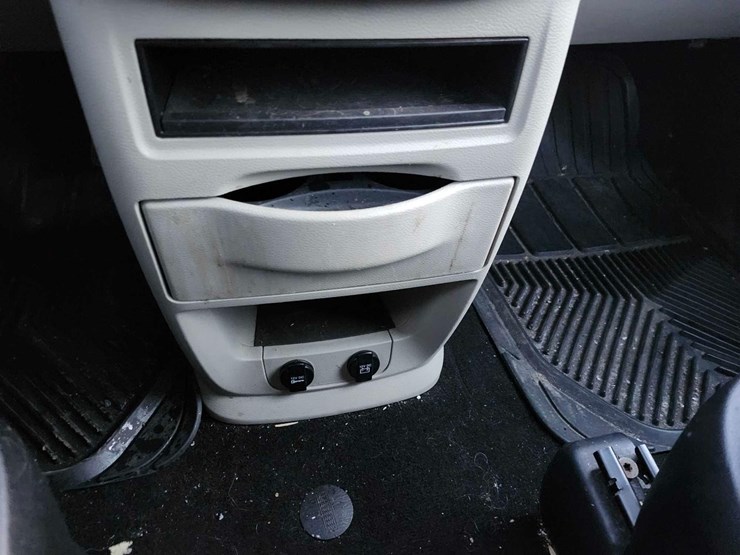 2014-dodge-grand-caravan-se-image-29