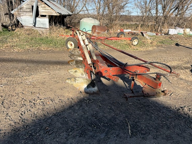 international-710-image-2