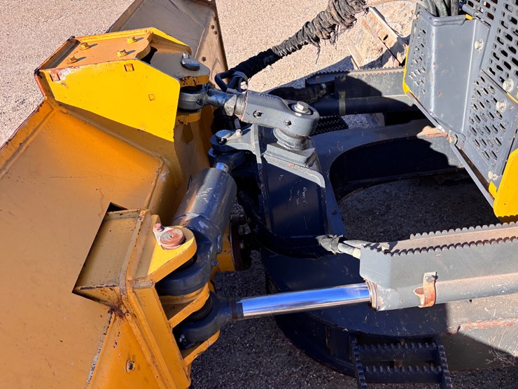 2022-deere-650k-image-14