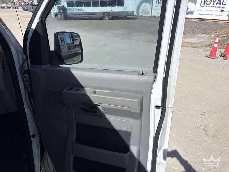 2012-ford-cargo-image-5