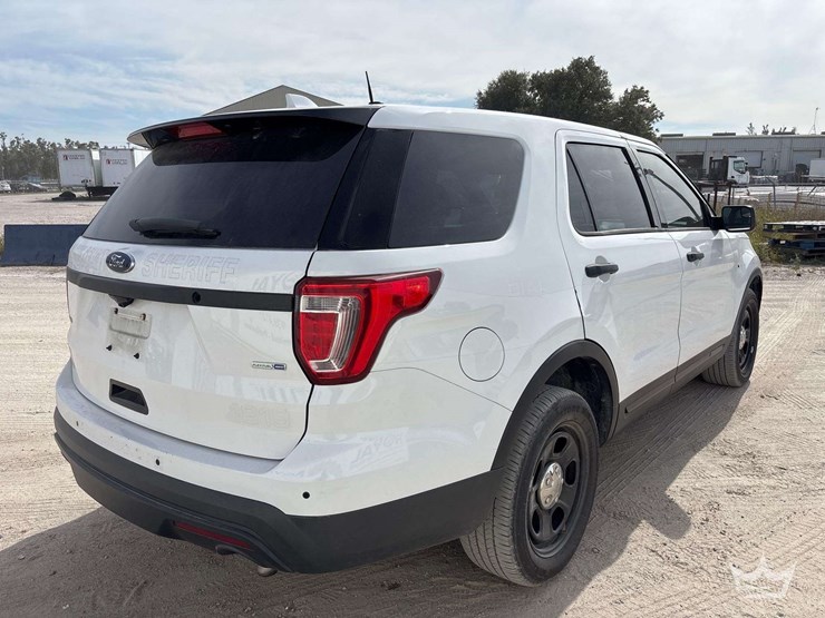 2017-ford-explorer-image-3