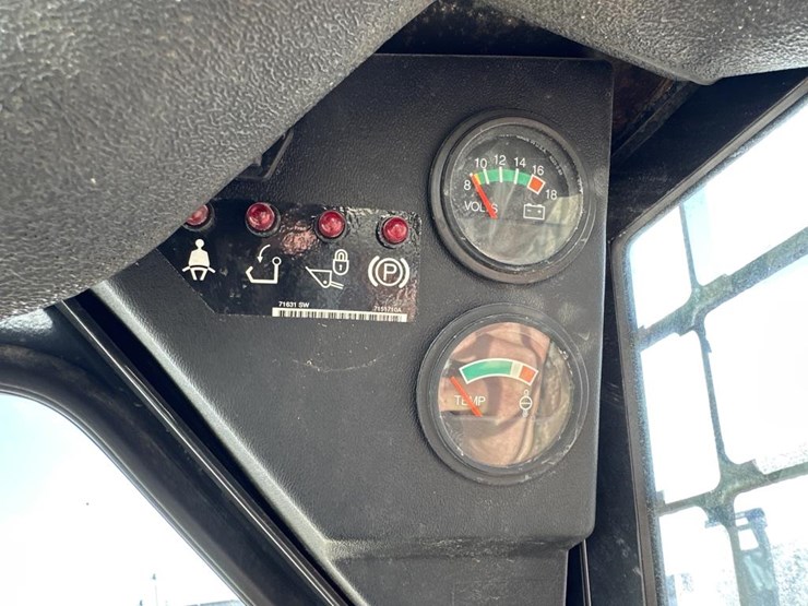 2015-bobcat-s70-image-29