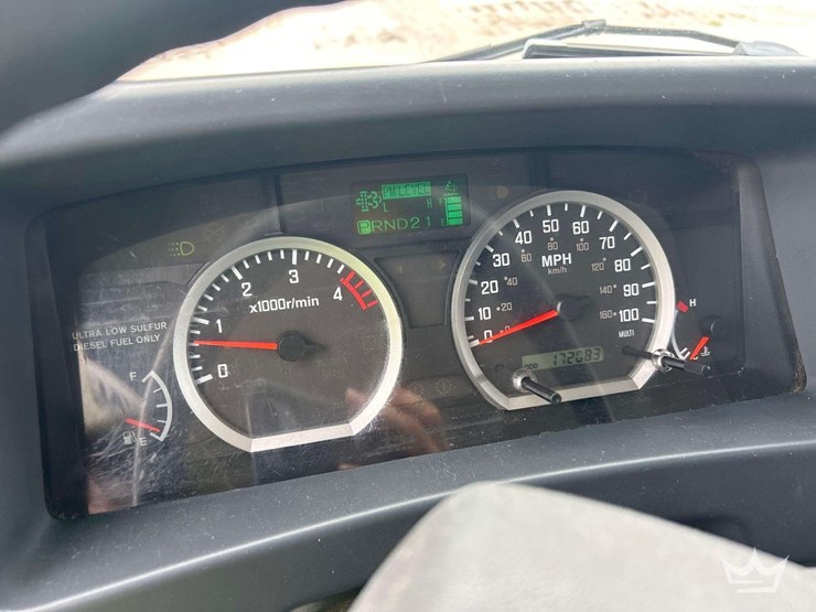 2016-isuzu-npr-image-14