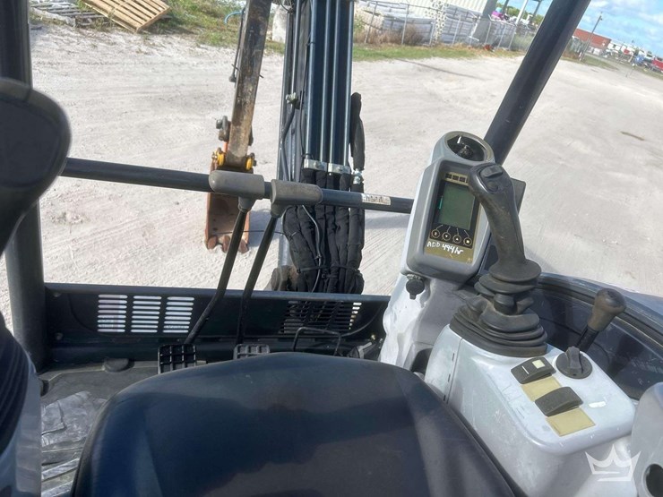 2018-deere-30g-image-8