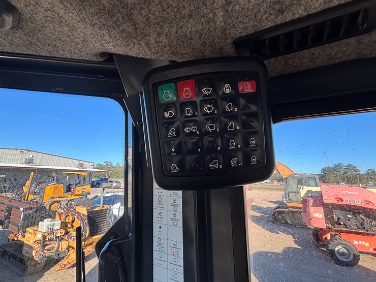 2022-deere-650k-lgp-image-18