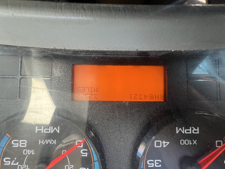 2018-international-7400-image-17